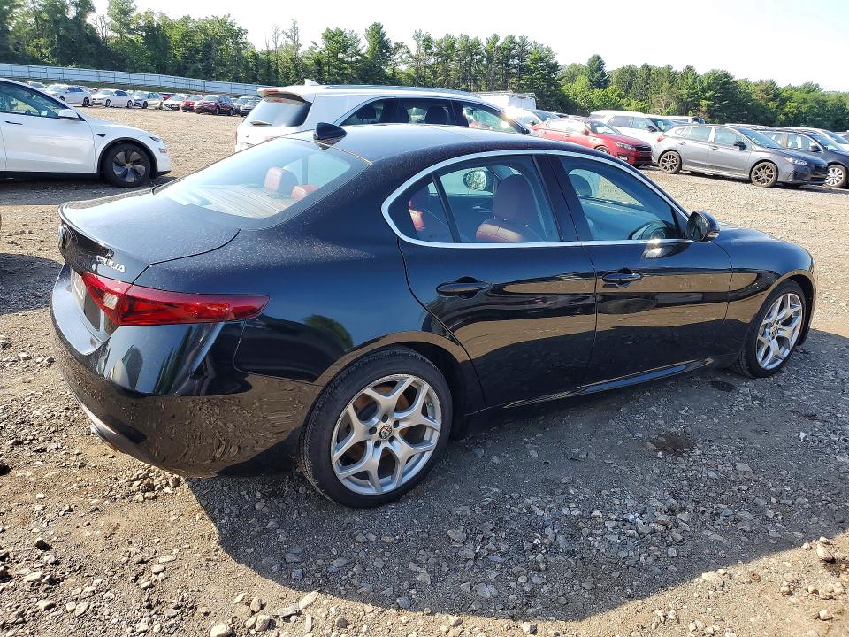 Photo 3 from auction – 2018 ALFA ROMEO GIULIA with VIN ZARFAEEN3J7593960