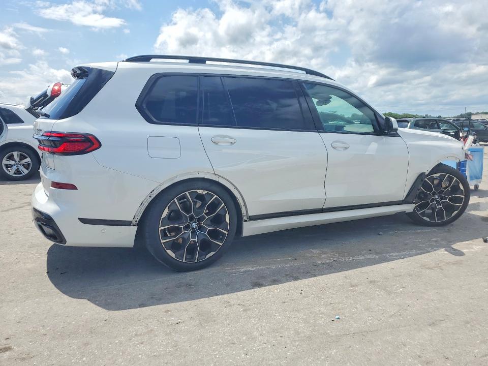 Снимка 3 от търг – 2024 BMW X7 с VIN 5UX23EM09R9T45171