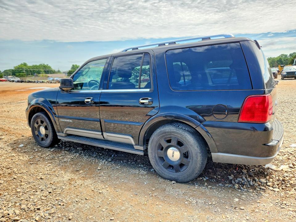 Photo 2 from auction – 2004 LINCOLN NAVIGATOR with VIN 5LMFU27R04LJ22479