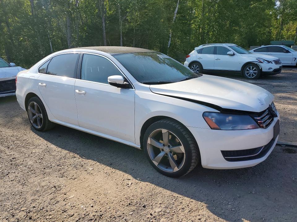 Photo 4 from auction – 2015 VOLKSWAGEN PASSAT with VIN 1VWAS7A37FC113142