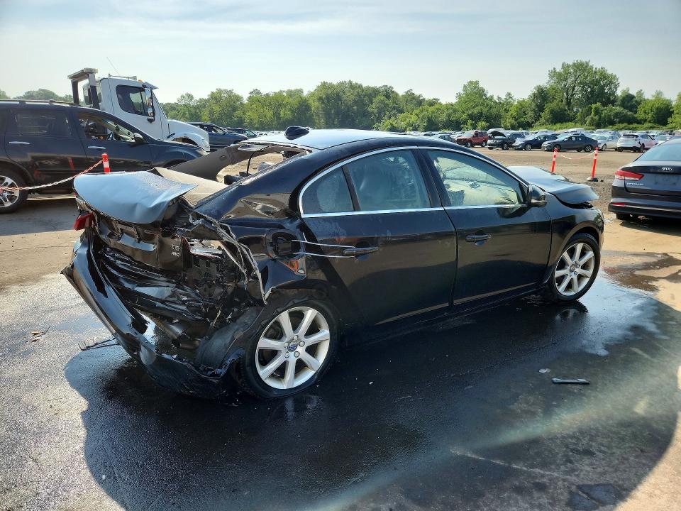 Photo 3 from auction – 2016 VOLVO S60 with VIN YV1612TK5G2391476