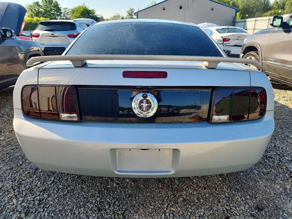 Photo 6 from auction – 2005 FORD MUSTANG with VIN 1ZVFT80N955188682