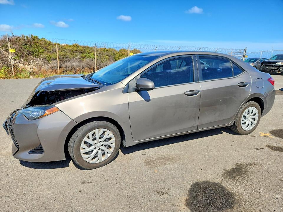 TOYOTA COROLLA 2018 с VIN 5YFBURHE7JP771645 - Фото с аукциона