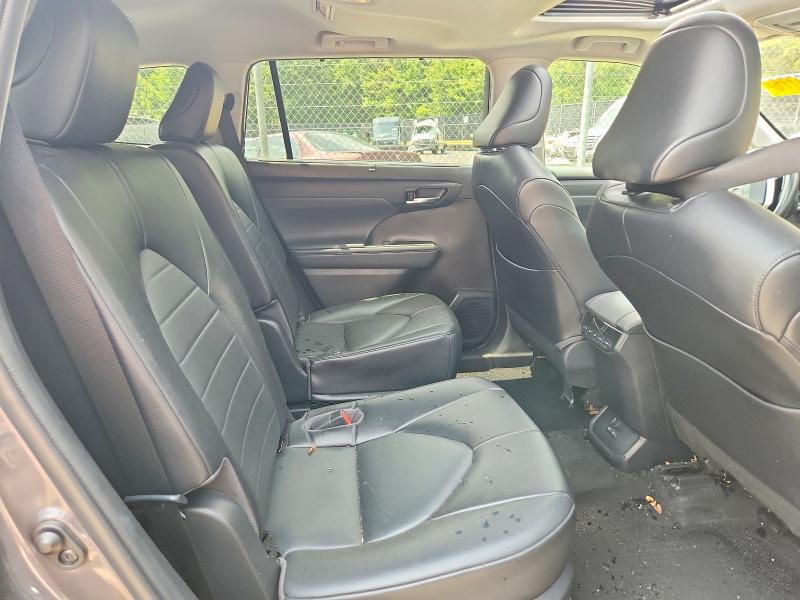 Photo 11 from auction – 2022 TOYOTA HIGHLANDER with VIN 5TDGZRAH8NS111445
