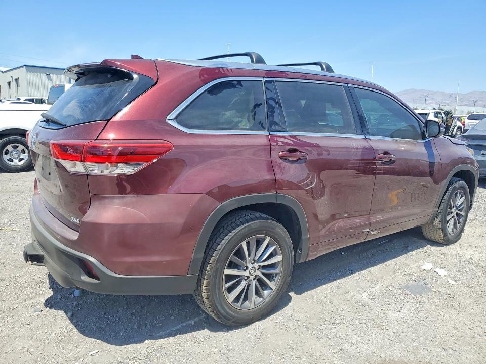 Photo 3 from auction – 2018 TOYOTA HIGHLANDER with VIN 5TDKZRFH1JS254802