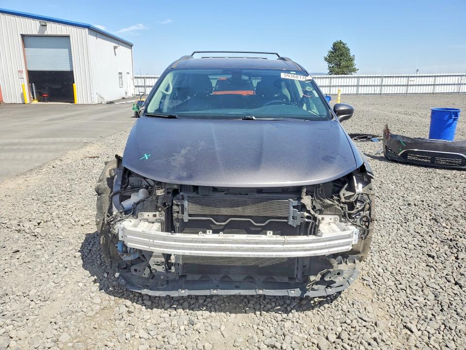 Photo 5 from auction – 2017 CHRYSLER PACIFICA with VIN 2C4RC1EGXHR628305