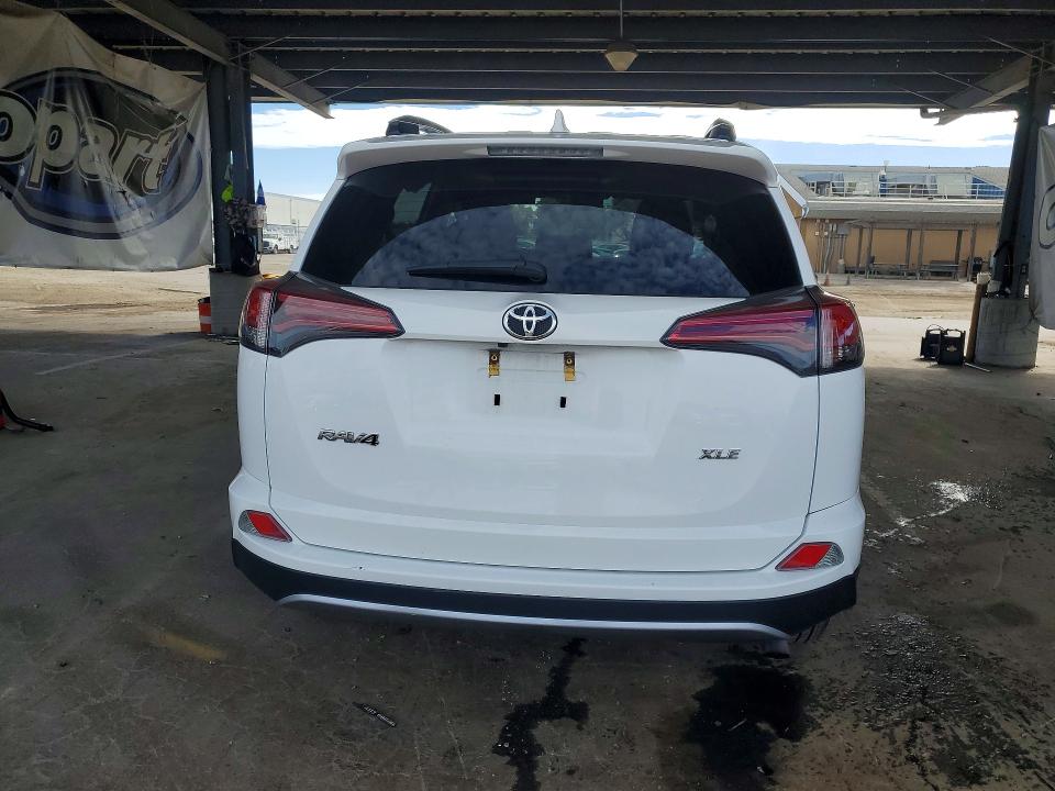 Photo 6 from auction – 2018 TOYOTA RAV4 with VIN 2T3WFREV5JW412638
