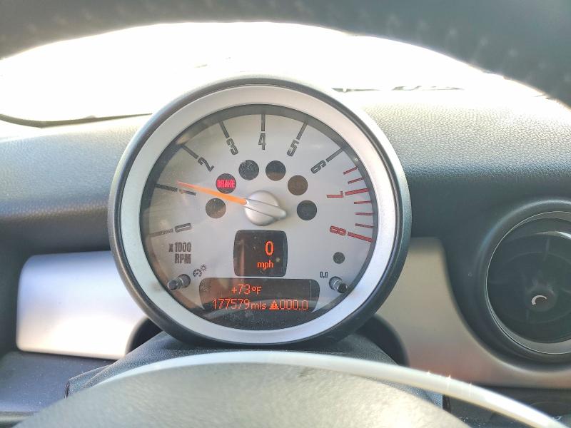 Photo 9 from auction – 2009 MINI COOPER with VIN WMWMF335X9TU75740