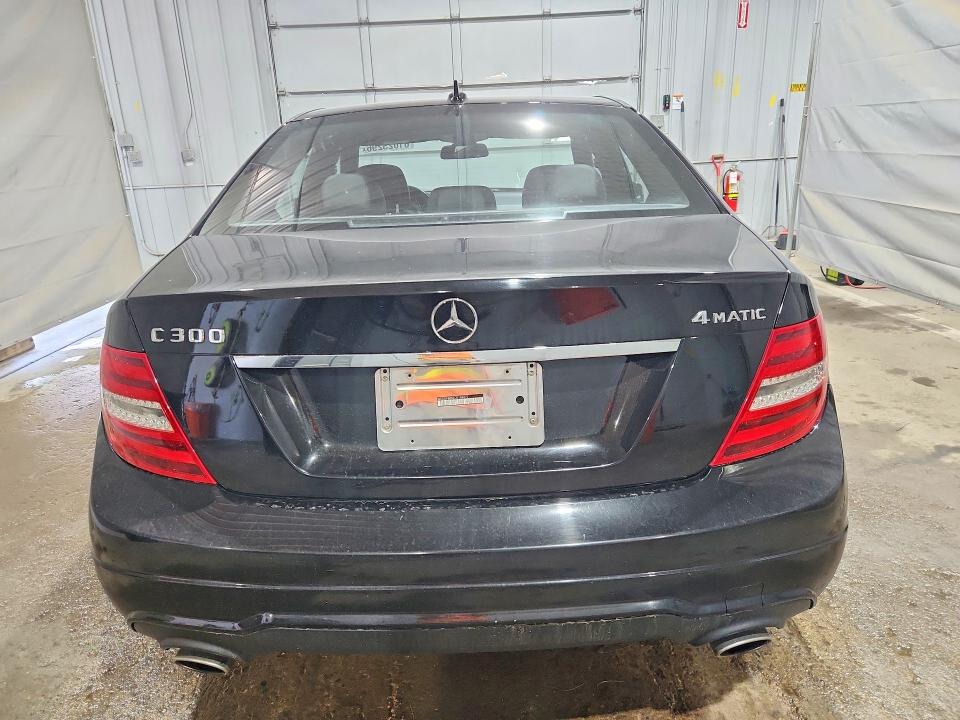 Photo 6 from auction – 2012 MERCEDES-BENZ C with VIN WDDGF8BB2CR198077