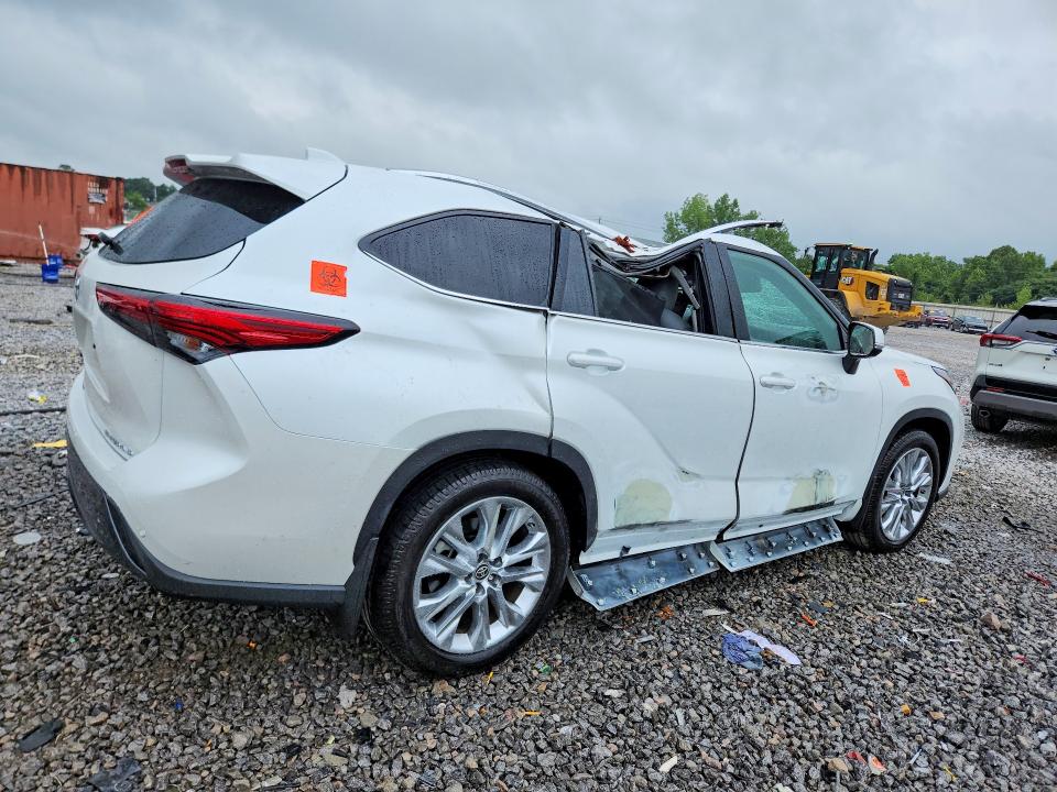 Photo 3 from auction – 2023 TOYOTA HIGHLANDER with VIN 5TDKDRBHXPS021613