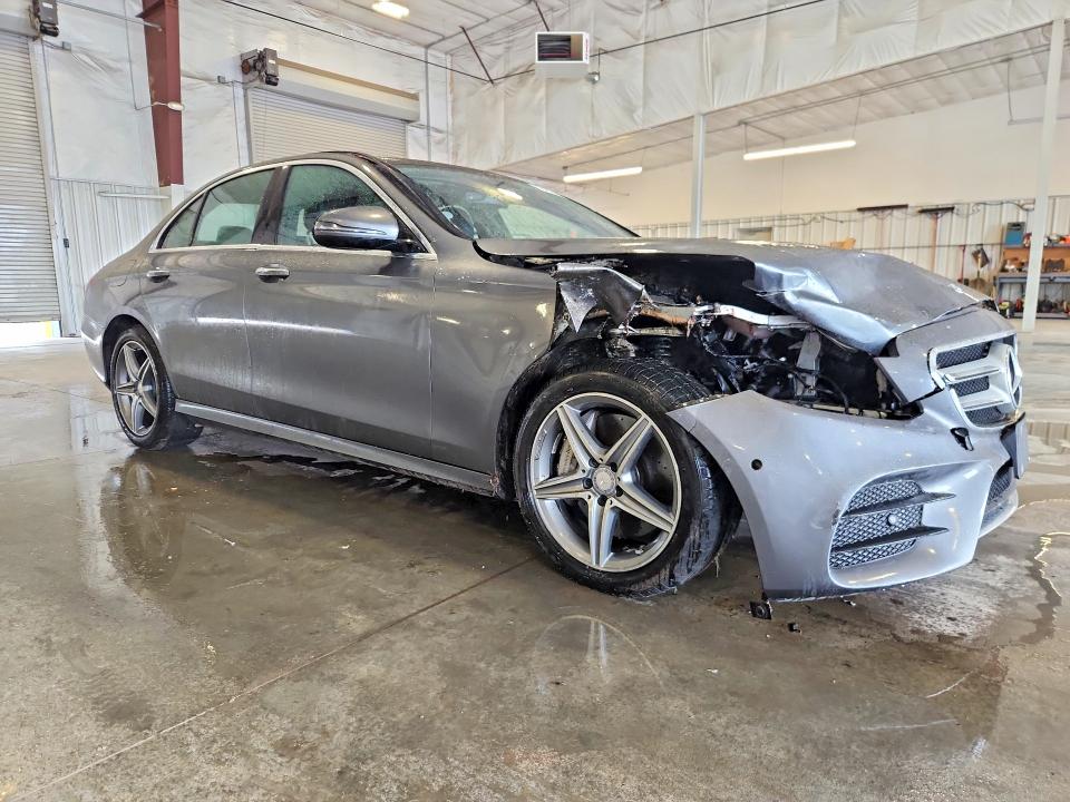 Photo 4 from auction – 2017 MERCEDES-BENZ E with VIN WDDZF4KB2HA022959