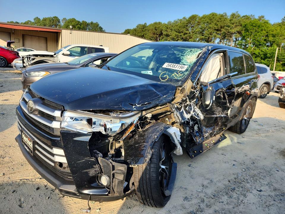 TOYOTA HIGHLANDER 2017 with VIN 5TDBZRFH5HS379148 - Photo from auction