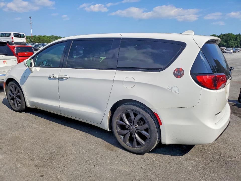 Photo 2 from auction – 2019 CHRYSLER PACIFICA with VIN 2C4RC1FGXKR506808