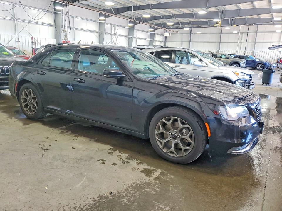 Photo 4 from auction – 2016 CHRYSLER 300 with VIN 2C3CCAGG2GH200014