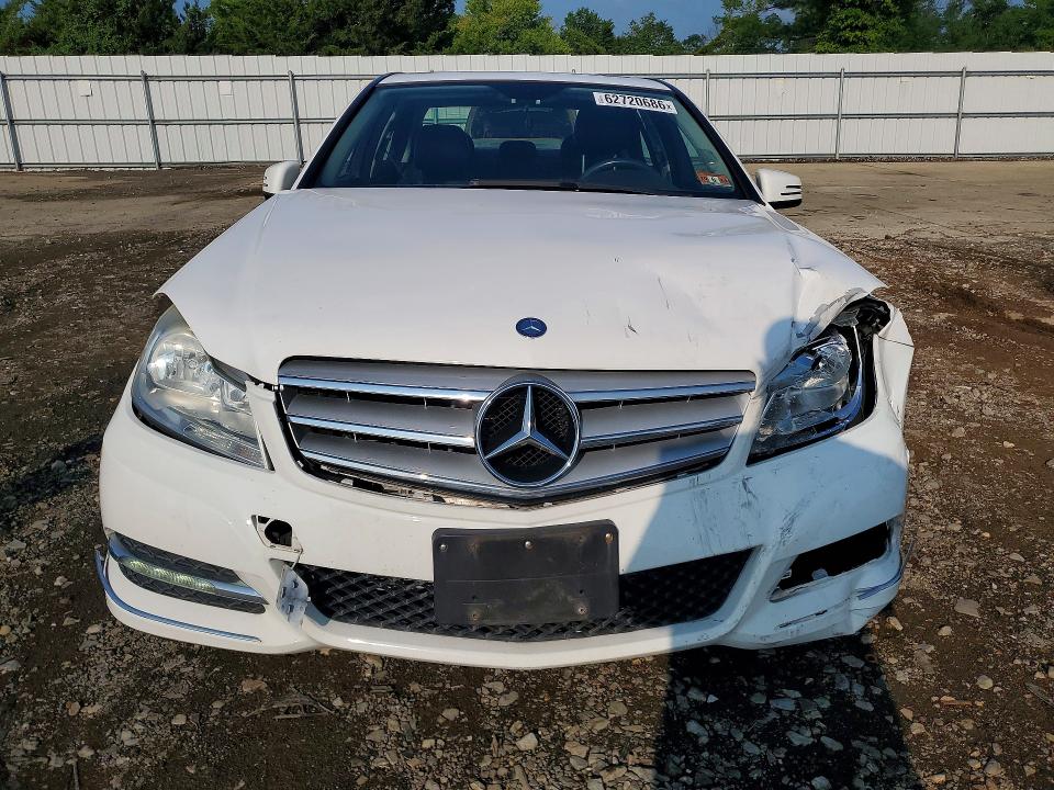 Photo 5 from auction – 2013 MERCEDES-BENZ C with VIN WDDGF8AB7DR285265