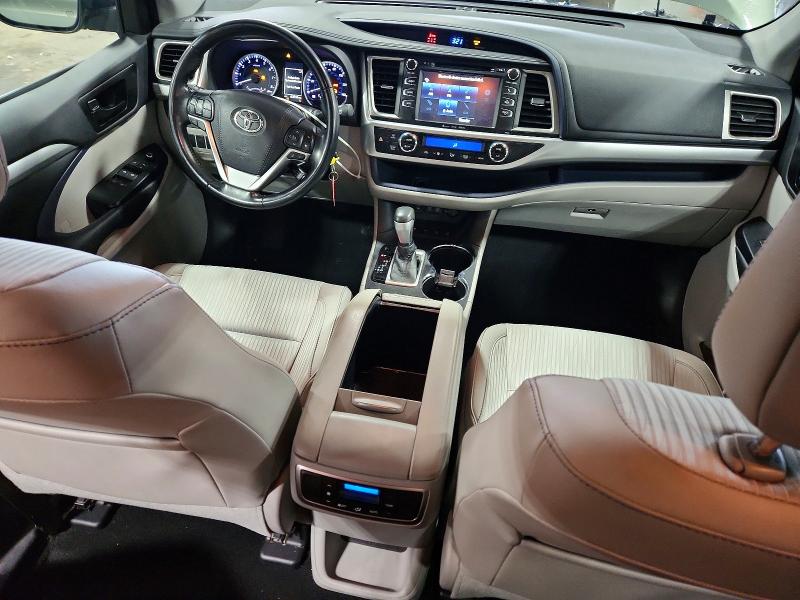 Photo 8 from auction – 2018 TOYOTA HIGHLANDER with VIN 5TDBZRFH3JS834844