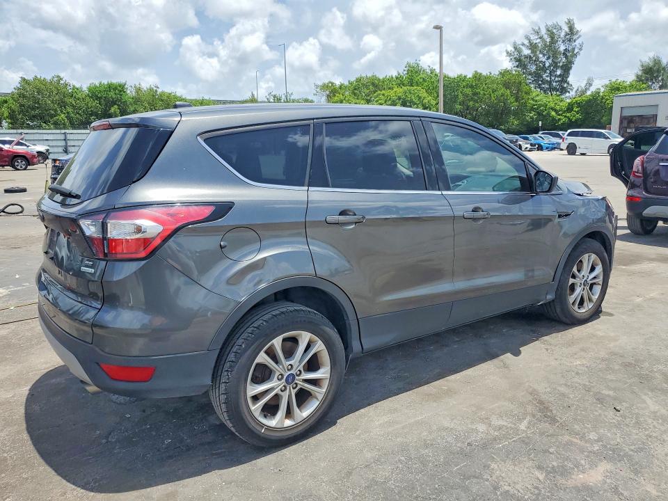 Photo 3 from auction – 2017 FORD ESCAPE with VIN 1FMCU0GD2HUA18901