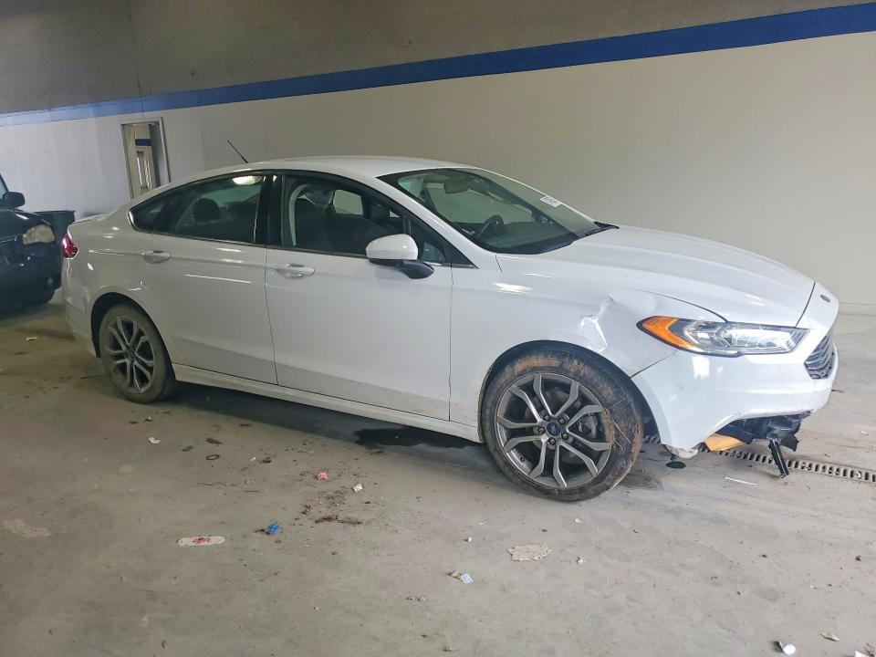 Photo 4 from auction – 2017 FORD FUSION with VIN 3FA6P0T95HR260072