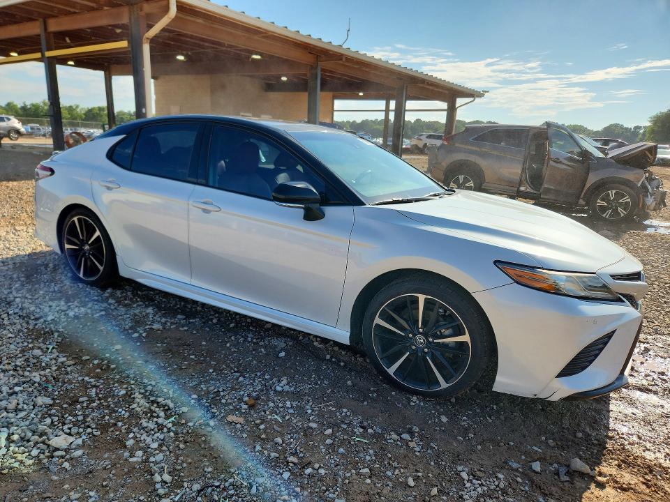 Photo 4 from auction – 2018 TOYOTA CAMRY with VIN 4T1B61HK2JU154153