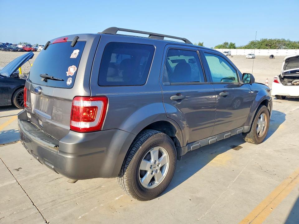 Photo 3 from auction – 2010 FORD ESCAPE with VIN 1FMCU0D77AKD09491