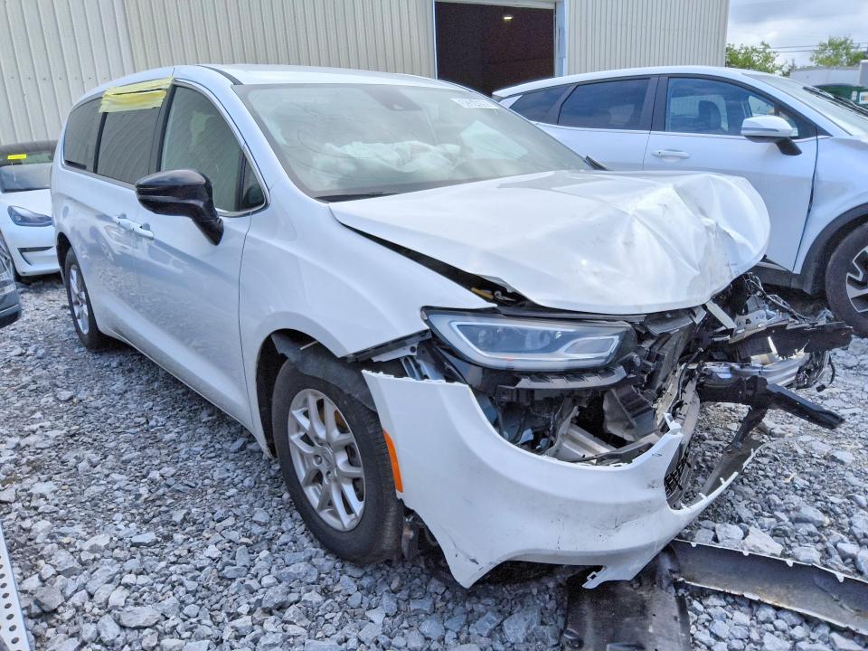 Photo 4 from auction – 2025 CHRYSLER PACIFICA with VIN 2C4RC1BG0SR523557