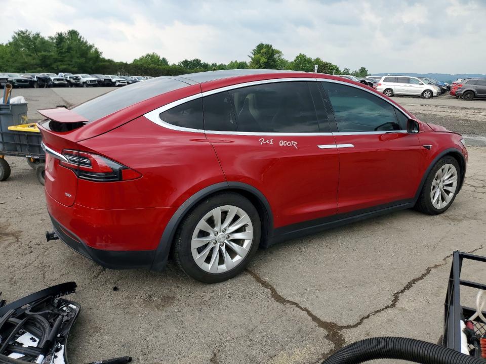 Photo 3 from auction – 2017 TESLA MODEL X with VIN 5YJXCAE2XHF075078