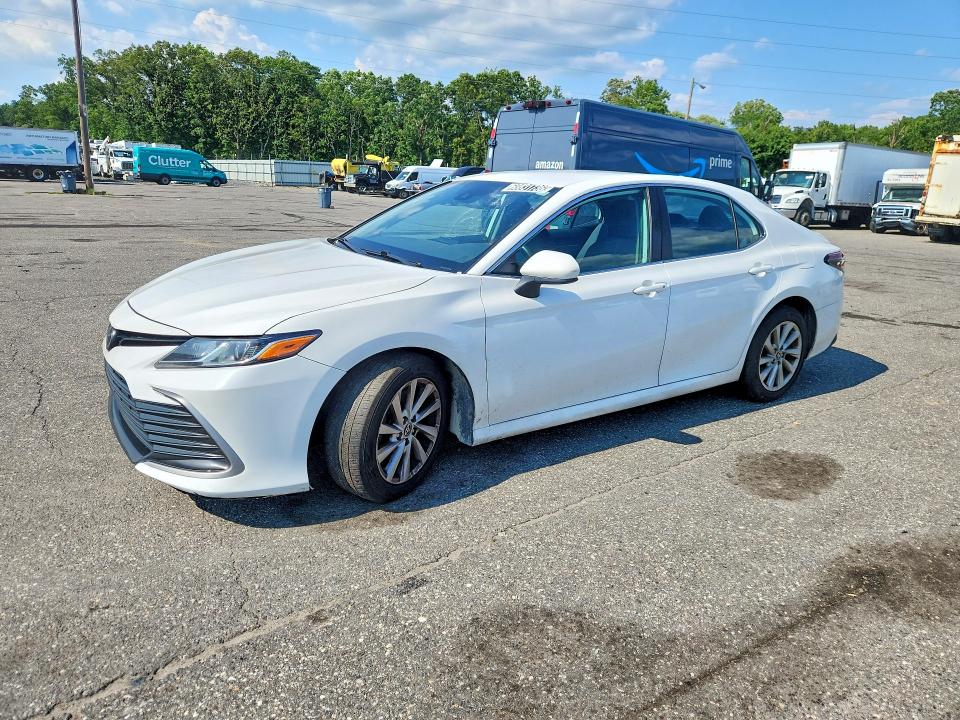 TOYOTA CAMRY 2022 with VIN 4T1C11AK8NU659536 - Photo from auction