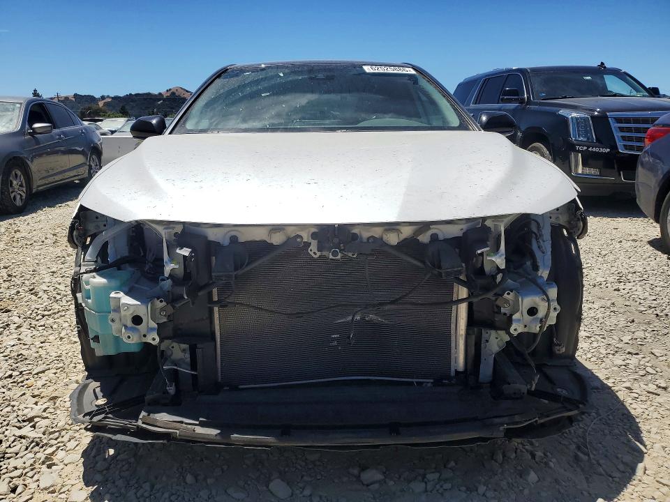 Photo 5 from auction – 2022 TOYOTA CAMRY with VIN 4T1K31AK3NU033530