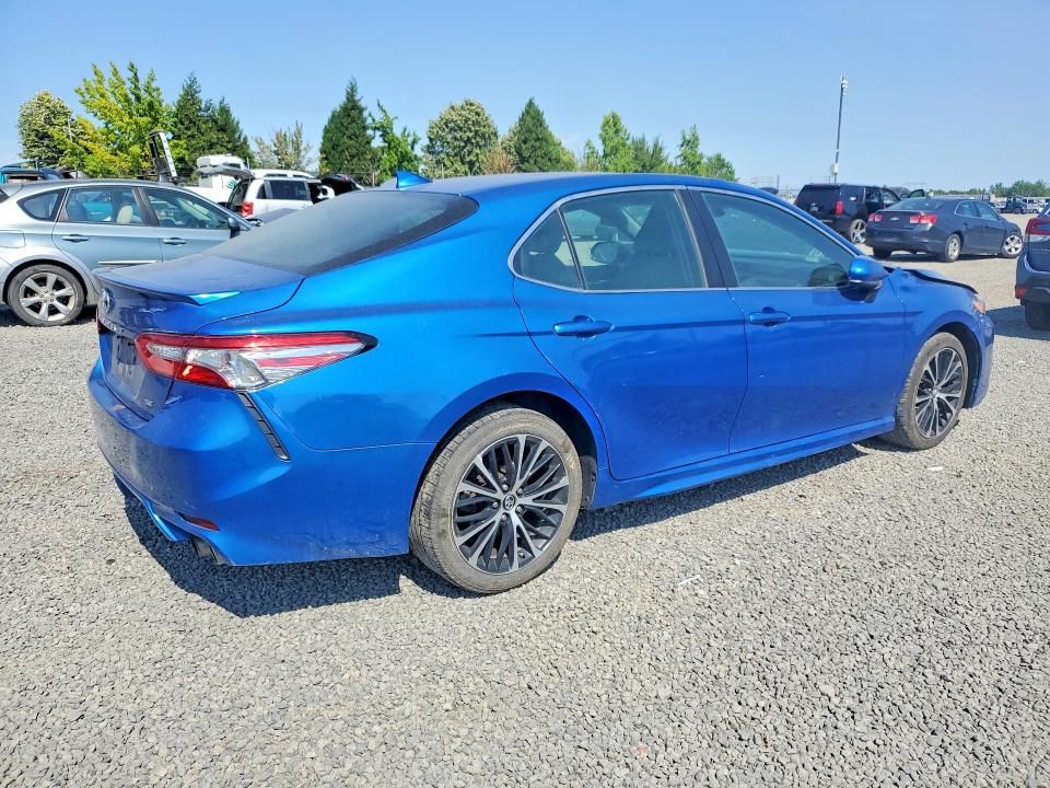 Photo 3 from auction – 2019 TOYOTA CAMRY with VIN 4T1B11HK2KU188903