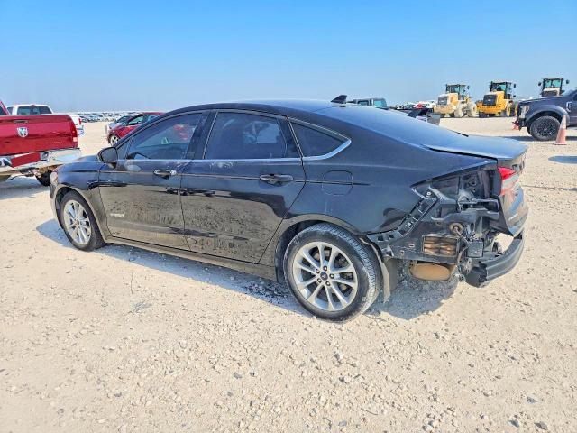 Photo 2 from auction – 2019 FORD FUSION with VIN 3FA6P0LU5KR235216