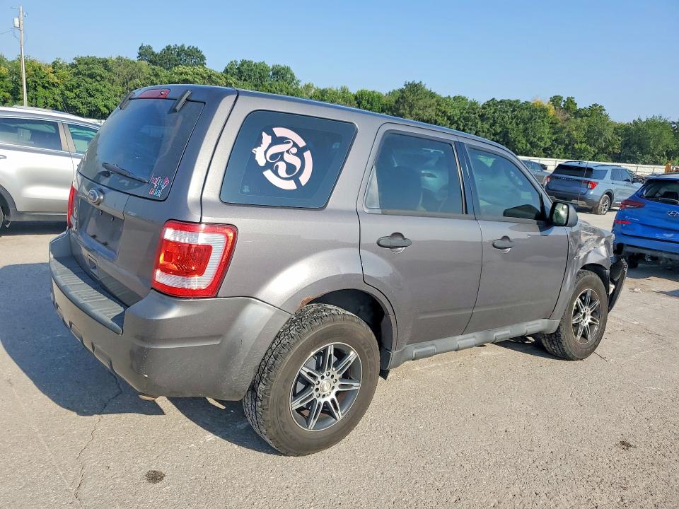 Photo 3 from auction – 2011 FORD ESCAPE with VIN 1FMCU0C70BKB25481