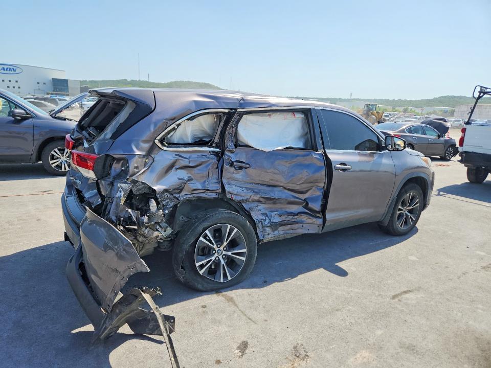 Photo 3 from auction – 2019 TOYOTA HIGHLANDER with VIN 5TDBZRFH3KS947551