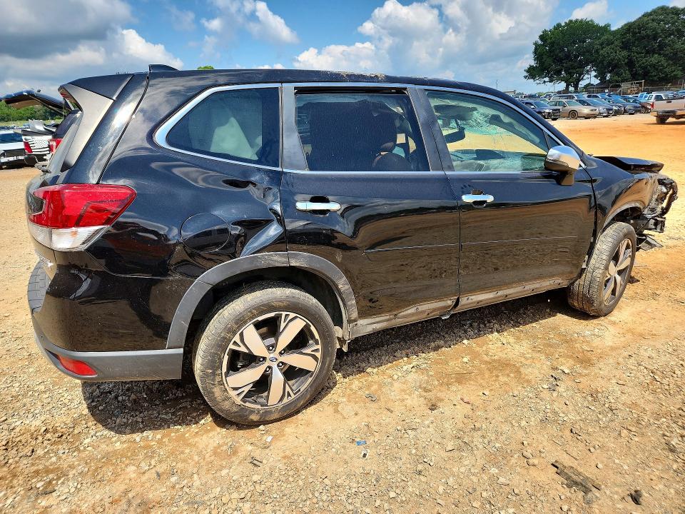 Photo 3 from auction – 2019 SUBARU FORESTER with VIN JF2SKAWC6KH407269
