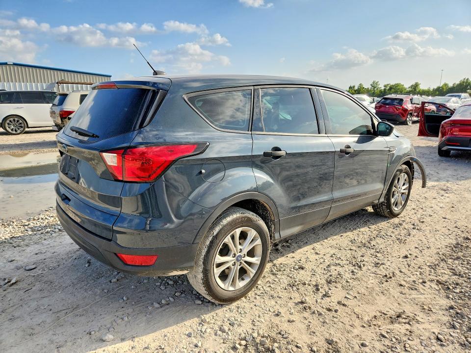 Photo 3 from auction – 2019 FORD ESCAPE with VIN 1FMCU0F73KUC52404