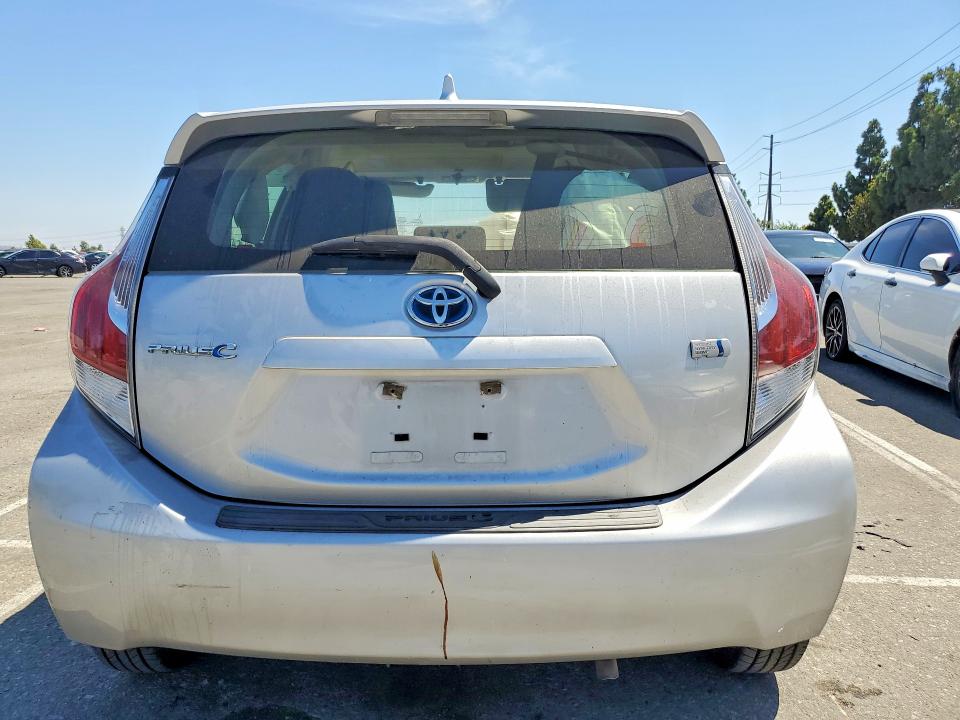 Photo 6 from auction – 2015 TOYOTA PRIUS C with VIN JTDKDTB30F1110975
