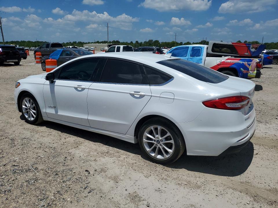 Photo 2 from auction – 2019 FORD FUSION with VIN 3FA6P0LU5KR269186