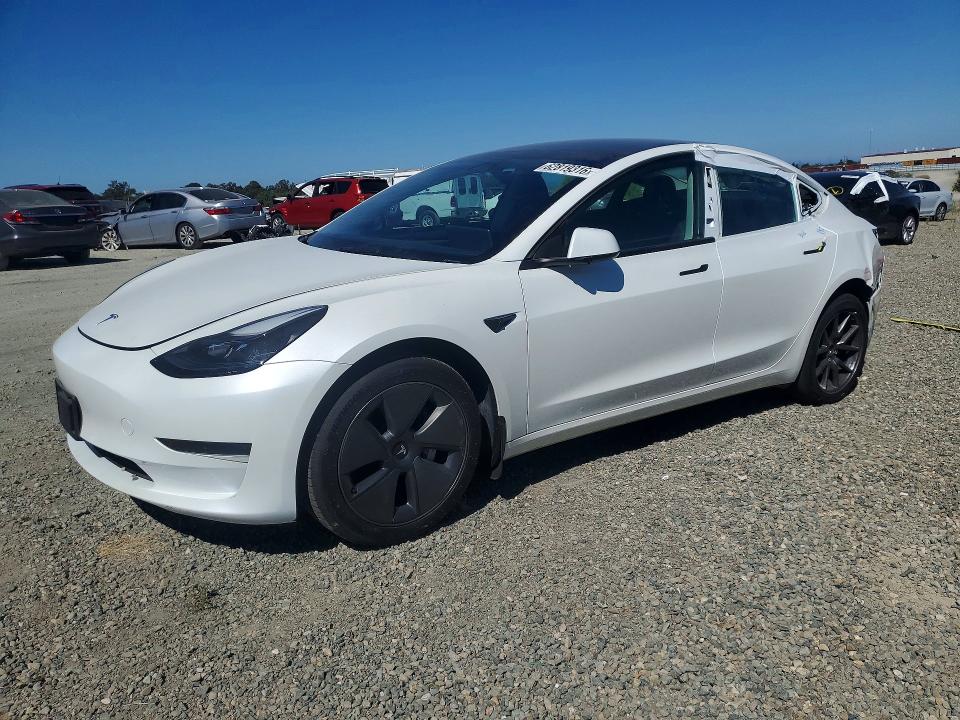 TESLA MODEL 3 2023 مع رقم تعريف المركبة 5YJ3E1EA1PF573670 - صورة من المزاد