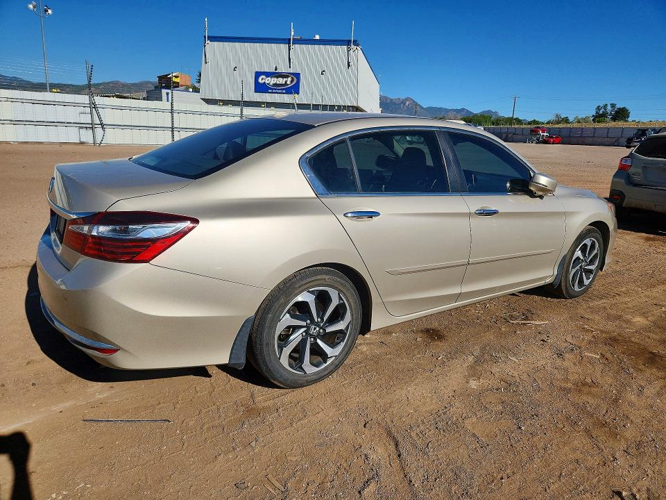 Photo 3 from auction – 2017 HONDA ACCORD with VIN 1HGCR2F82HA017028