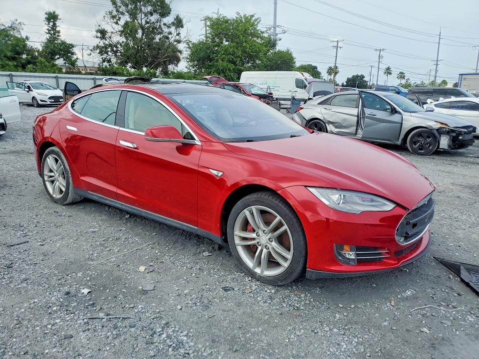 Photo 4 from auction – 2014 TESLA MODEL S with VIN 5YJSA1S16EFP50626