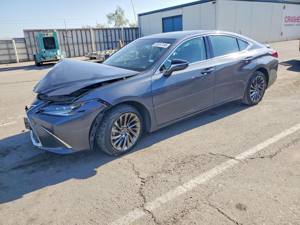 LEXUS ES 300H 2025 مع رقم تعريف المركبة 58AFA1C10SU072530 - صورة من المزاد
