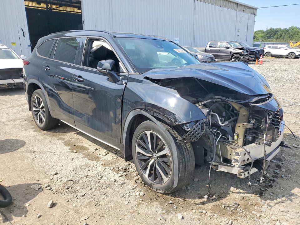 Photo 4 from auction – 2022 TOYOTA HIGHLANDER with VIN 5TDLZRBH7NS235512