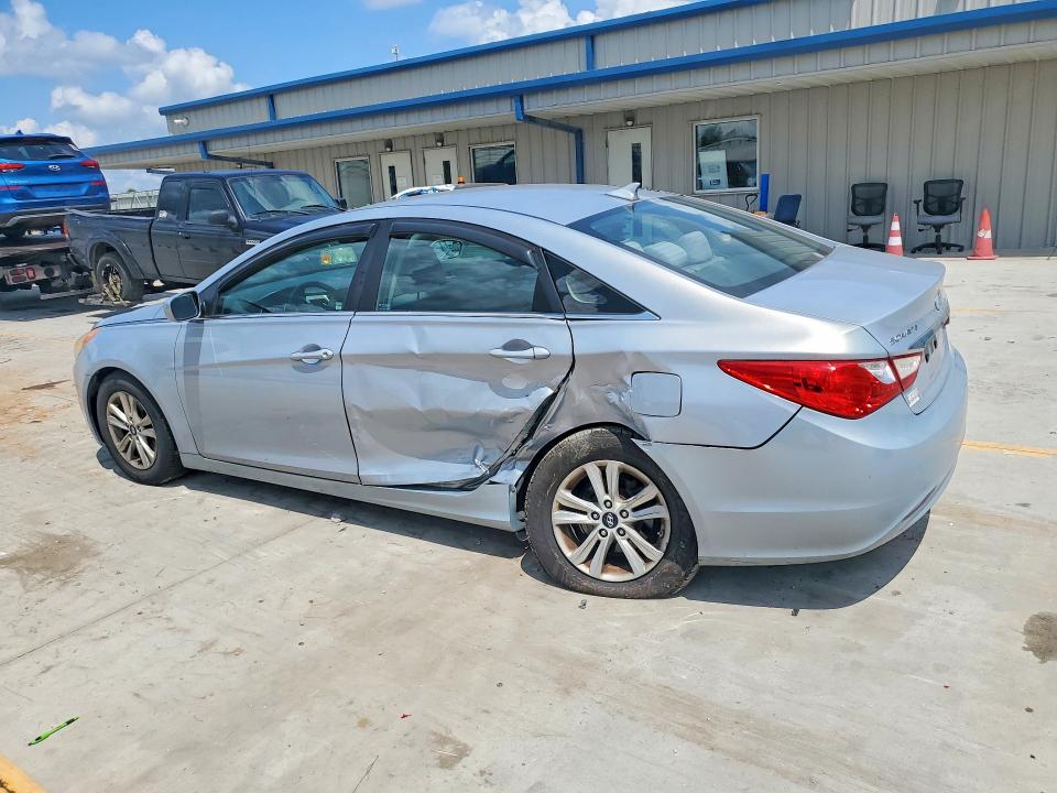 Photo 2 from auction – 2011 HYUNDAI SONATA with VIN 5NPEB4ACXBH021962