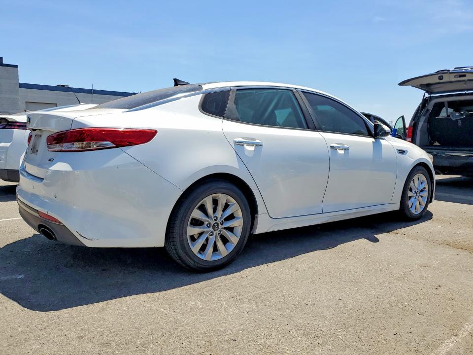 Photo 3 from auction – 2016 KIA OPTIMA with VIN 5XXGU4L36GG067498