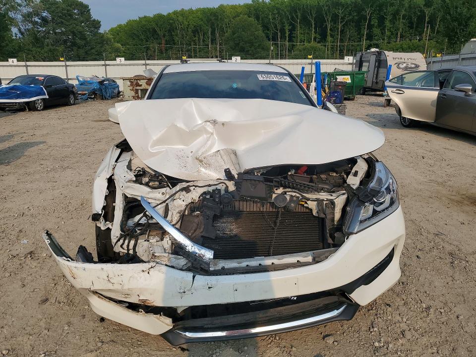 Photo 5 from auction – 2017 HONDA ACCORD with VIN 1HGCR2F15HA127994