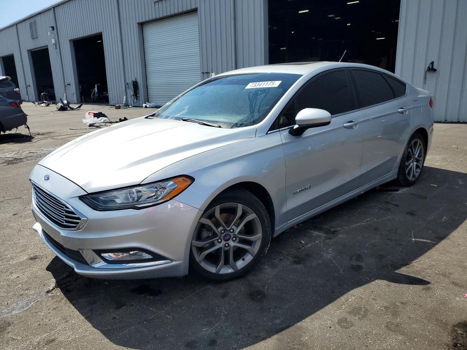 FORD FUSION 2017 z numerem VIN 3FA6P0LU1HR382125 - Zdjęcie z aukcji