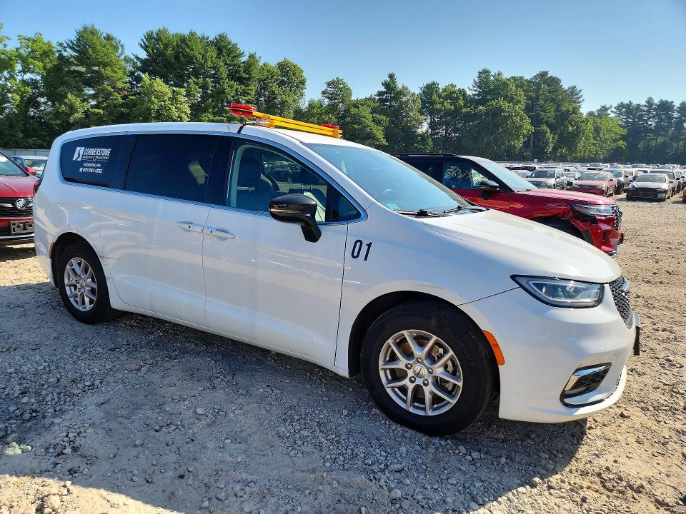 Photo 4 from auction – 2024 CHRYSLER PACIFICA with VIN 2C4RC1BG4RR155183
