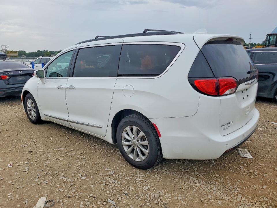 Photo 2 from auction – 2017 CHRYSLER PACIFICA with VIN 2C4RC1BG9HR584205