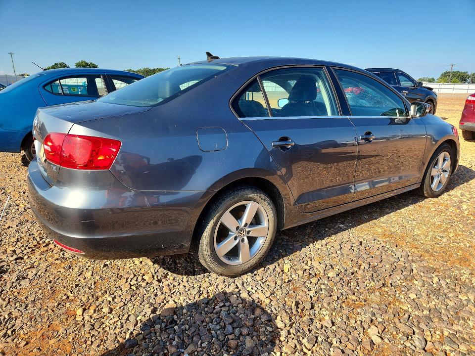 Photo 3 from auction – 2014 VOLKSWAGEN JETTA with VIN 3VWLL7AJ1EM398602