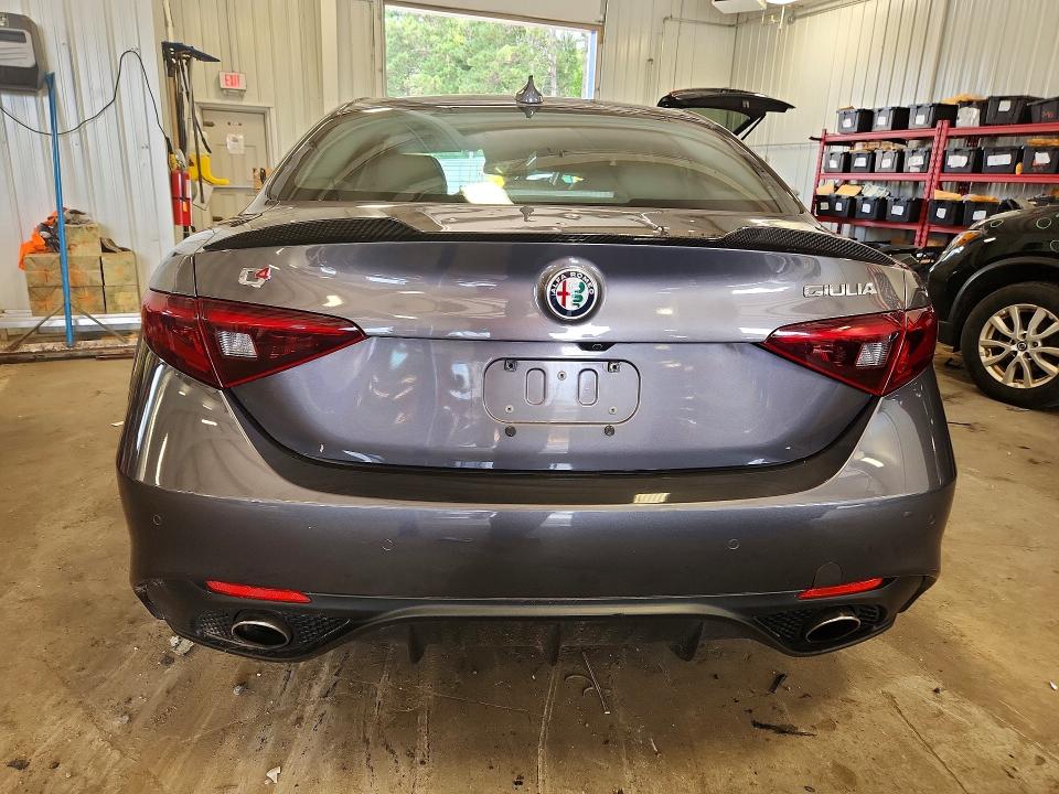 Photo 6 from auction – 2017 ALFA ROMEO GIULIA with VIN ZARFAEENXH7542322