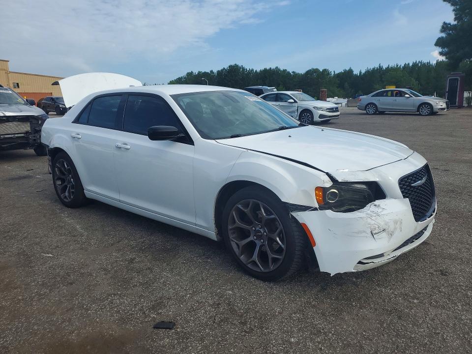 Photo 4 from auction – 2018 CHRYSLER 300 with VIN 2C3CCAAG3JH279063
